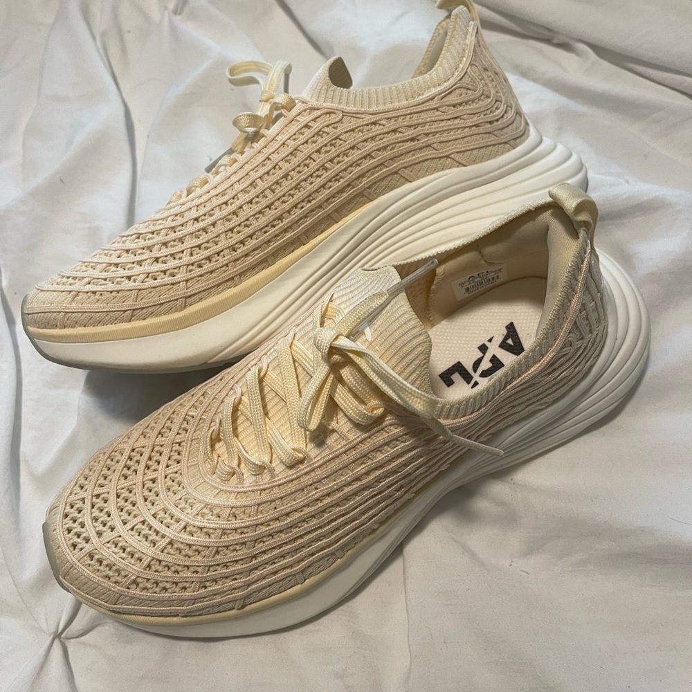 APL SNEAKERS